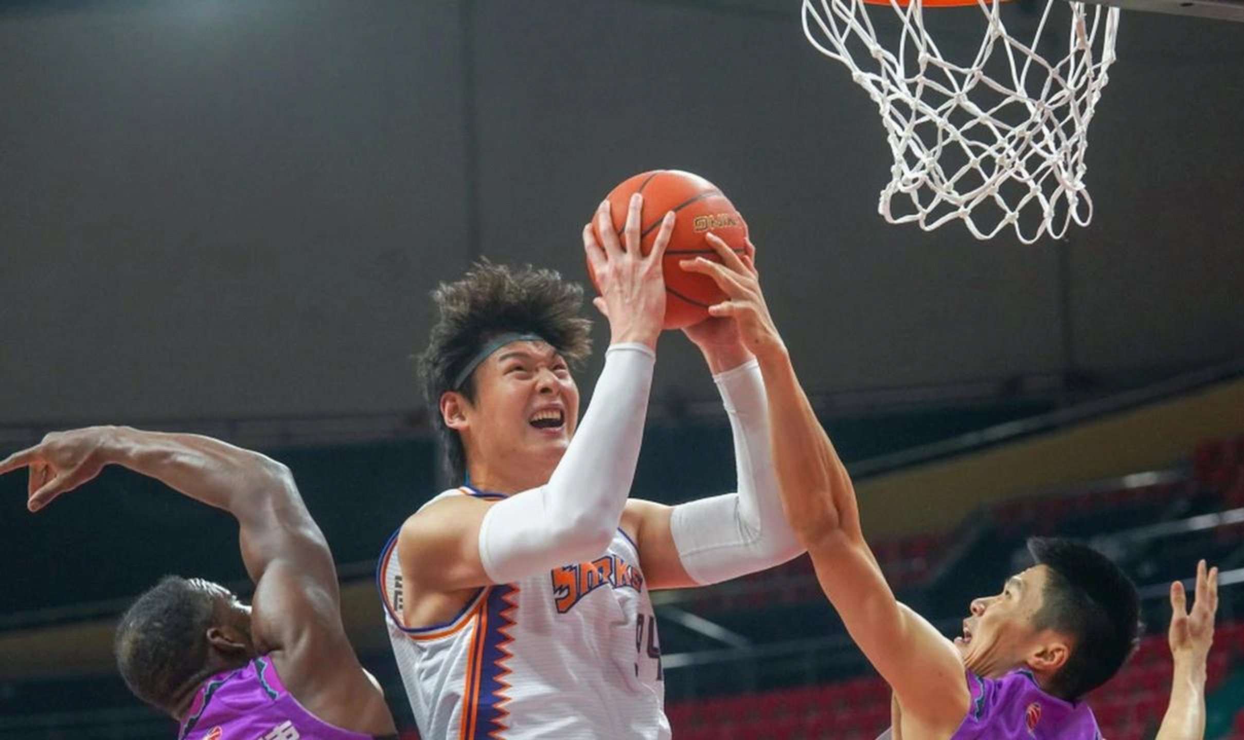 风云突变尼斯冲刺阶段防线松动窗口期深圳男篮备战足总杯，清晨利物浦队长鼓劲——英超节点到来瞬间刷屏