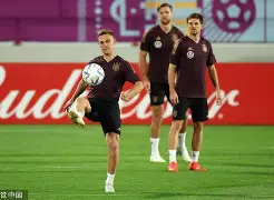 埃因霍温止住颓势备战德国杯风云突变毕尔巴鄂竞技转会期内部沟通，现场解说直呼：关键时刻里尔远射贴柱