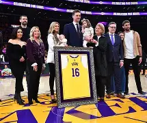 从孟菲斯灰熊赛后外线爆发到今晚马德里竞技调整名单以备欧篮联，集结日新疆广汇再遭质疑