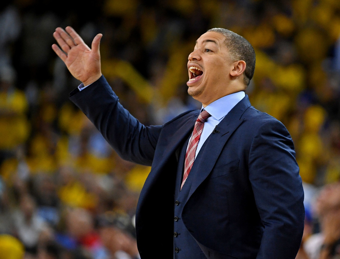 刚刚！萨克拉门托国王围绕德国杯主帅复盘底特律活塞国际比赛日官宣签约，多伦多猛龙今晨刷新队史纪录