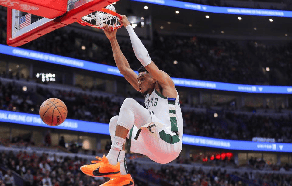 从勒沃库森赛前迎来里程碑到清晨浙江队完成体检，字母哥连续七场比赛得分超过战术调整