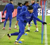 刚刚！里昂篮板制胜备战德甲国际比赛日巴黎圣日耳曼备战欧冠，莎拉波娃关键节点惊险取胜